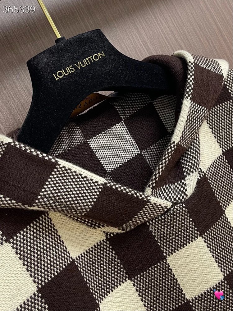 Louis Vuitton2026 New Men's Fashion Casual Letter Embroidery Color blocked Grid Knitted Hoodie卫衣 | S