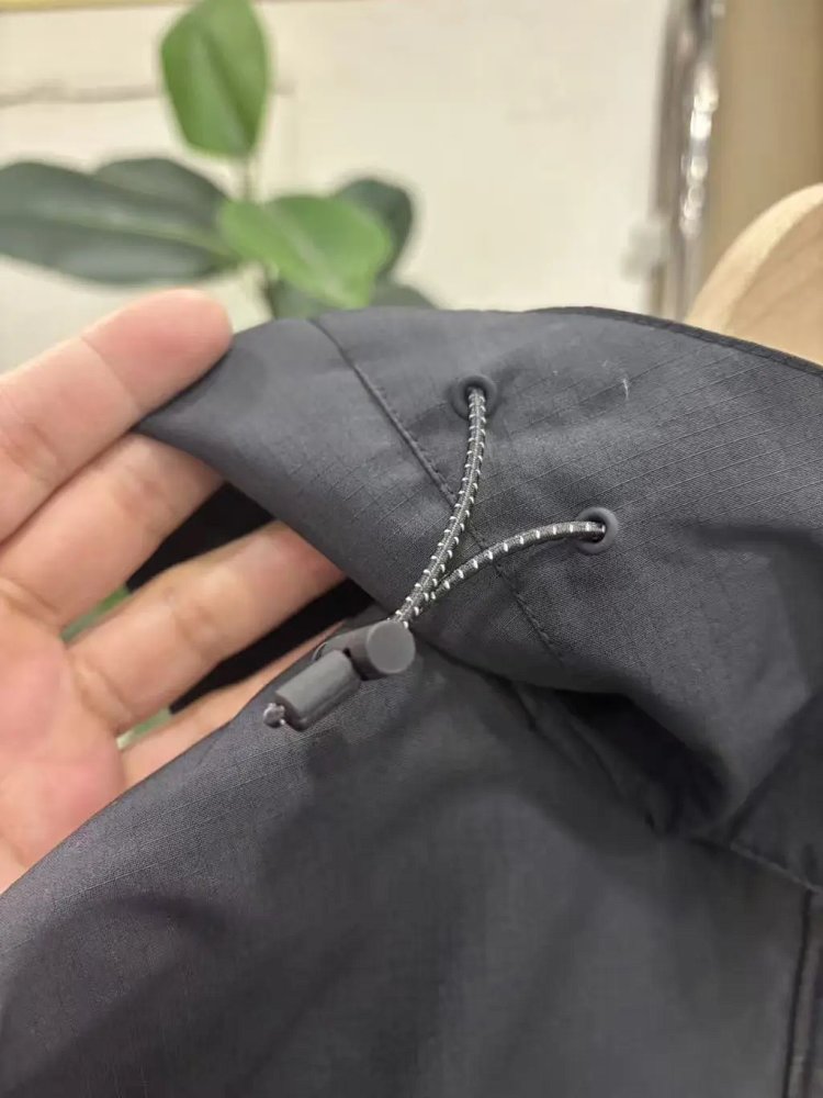 LACOSTE  Crocodile hooded workwear jacket is easy to wear for outdoor leisure and business, and can