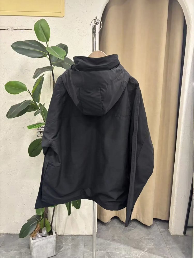 LACOSTE  Crocodile hooded workwear jacket is easy to wear for outdoor leisure and business, and can