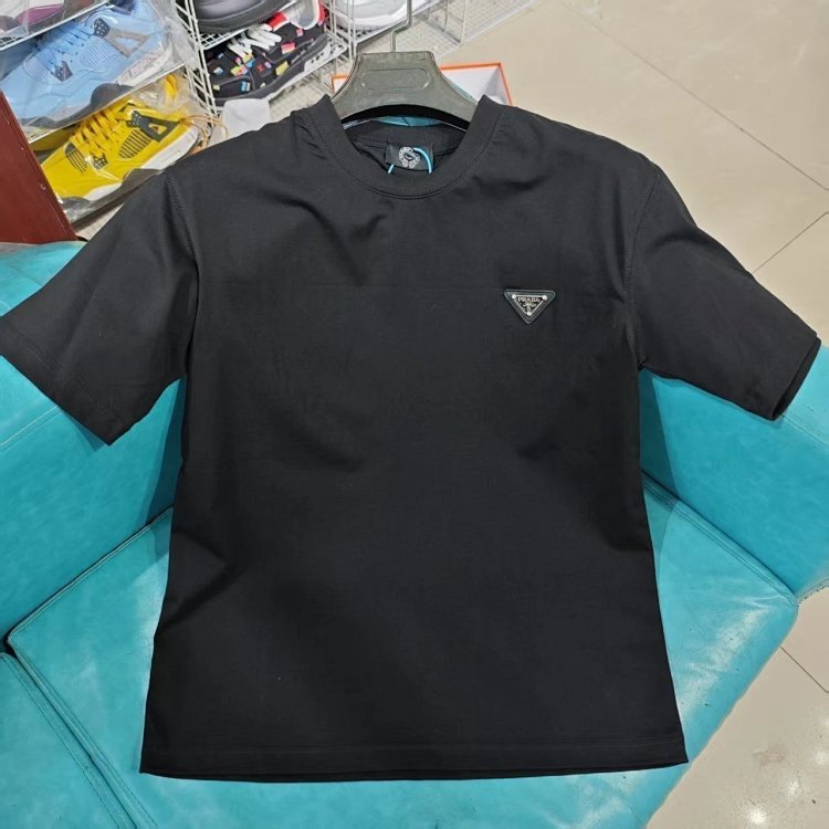 Prada Light Luxury Business Short Sleeve T-shirt Men's White Grey Half Sleeve Top | Suuperbuy Spread