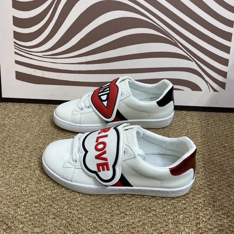 Gucci kisses red lips in white shoes | Suuperbuy Spreadsheet