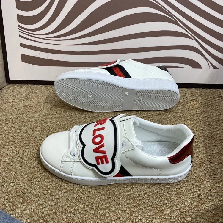 Gucci kisses red lips in white shoes | Suuperbuy Spreadsheet