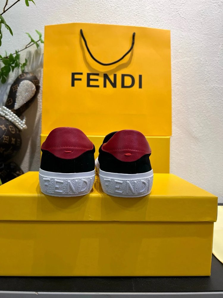 Fendi Monster stomps on board shoes with one foot | Suuperbuy Spreadsheet