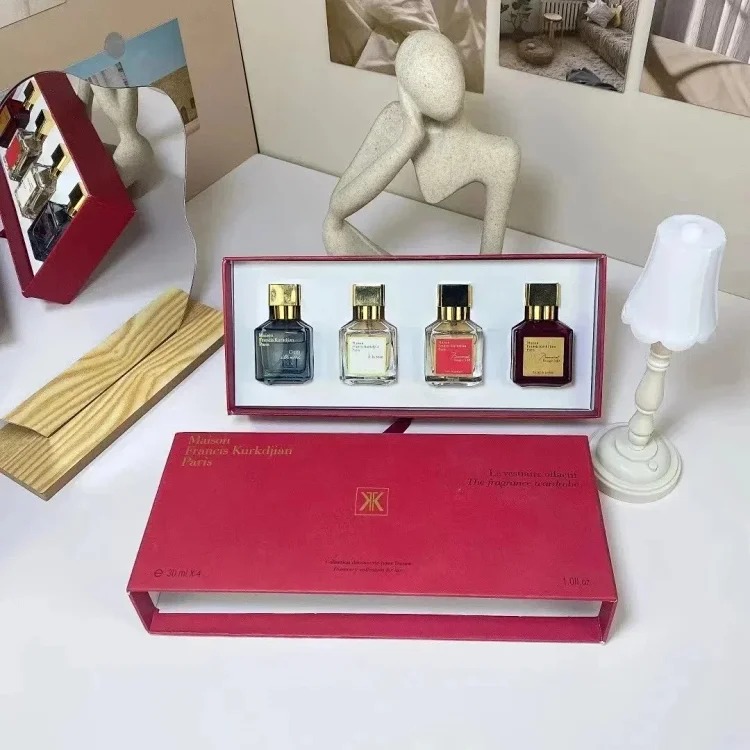 Fashionable and Popular Perfume Set (P-0103)